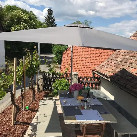 Weinkellerurlaub Roeschitz 別荘 Roggendorf